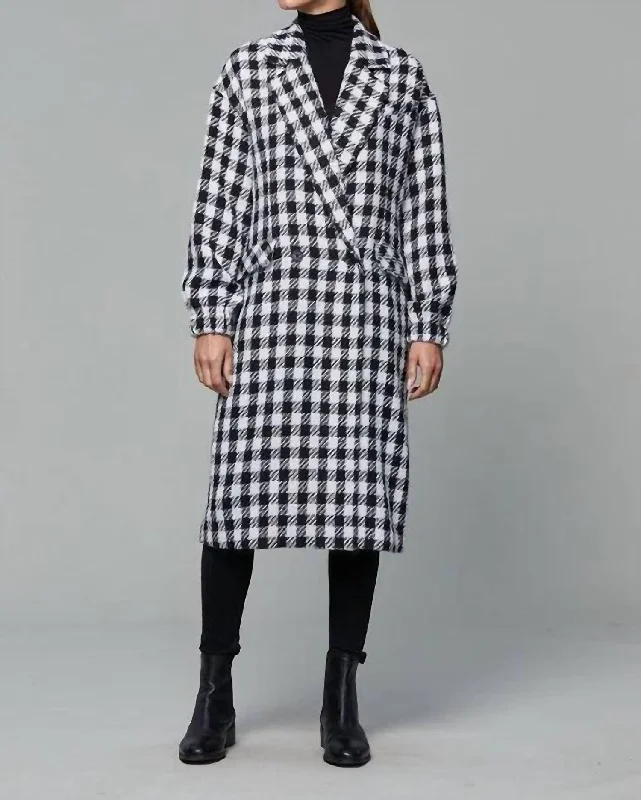 Plaid Trench Coat In White/black